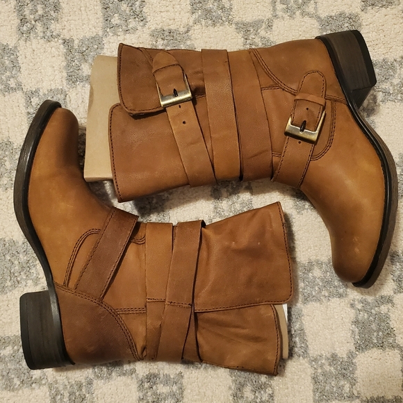 NWT Steve Madden Brewzzer Cognac Leather Belted Mid Calf Moto Boot Size 7.5 - Picture 5 of 12
